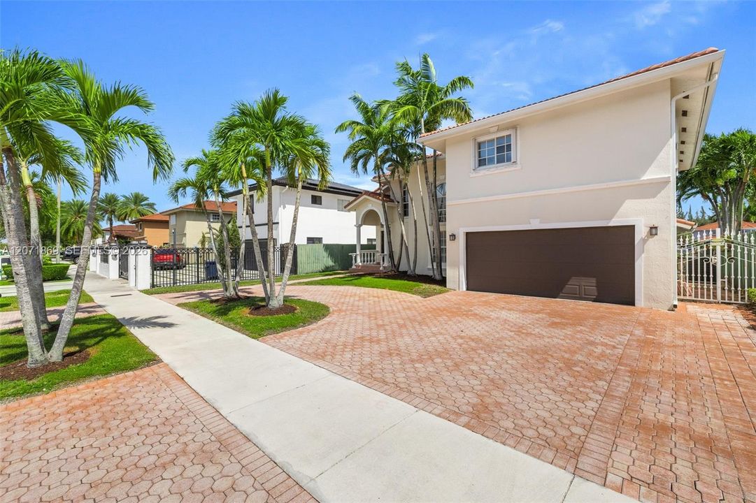 For Sale: $890,000 (4 beds, 3 baths, 2328 Square Feet)