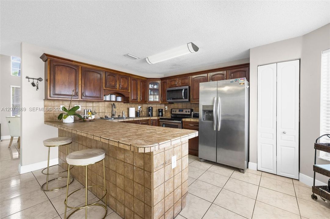 For Sale: $890,000 (4 beds, 3 baths, 2328 Square Feet)