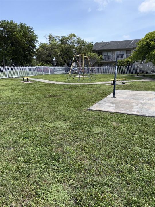 For Rent: $2,000 (2 beds, 2 baths, 750 Square Feet)