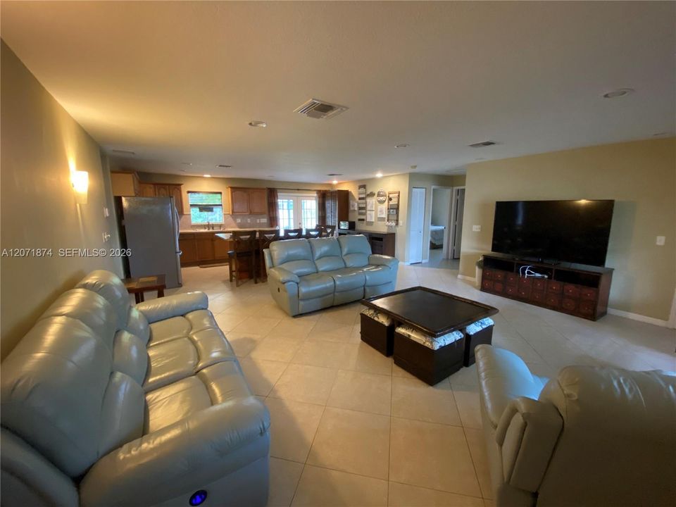 En Venta: $610,000 (3 camas, 2 baños, 1610 Pies cuadrados)