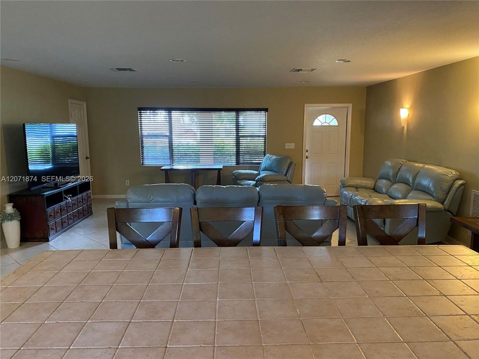 En Venta: $610,000 (3 camas, 2 baños, 1610 Pies cuadrados)