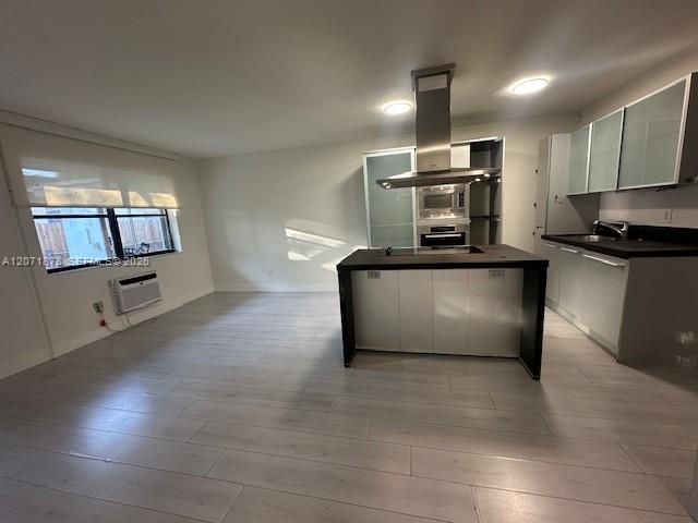 For Rent: $2,200 (3 beds, 1 baths, 1100 Square Feet)