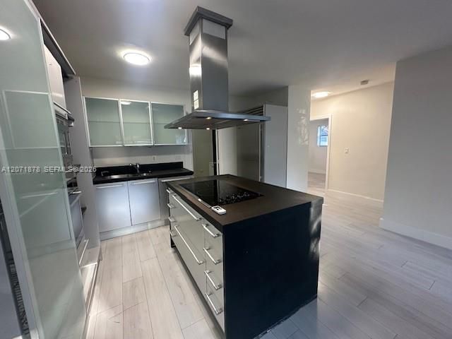 For Rent: $2,200 (3 beds, 1 baths, 1100 Square Feet)