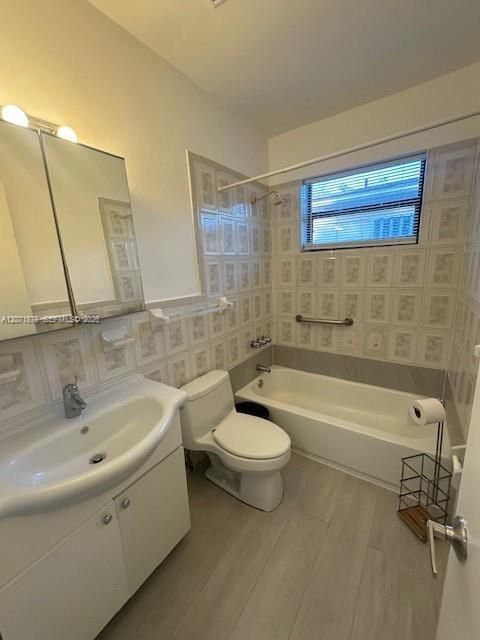 For Rent: $2,200 (3 beds, 1 baths, 1100 Square Feet)