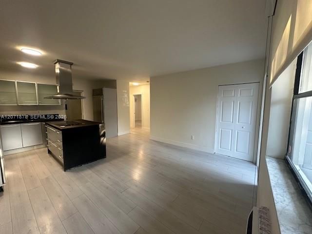 For Rent: $2,200 (3 beds, 1 baths, 1100 Square Feet)