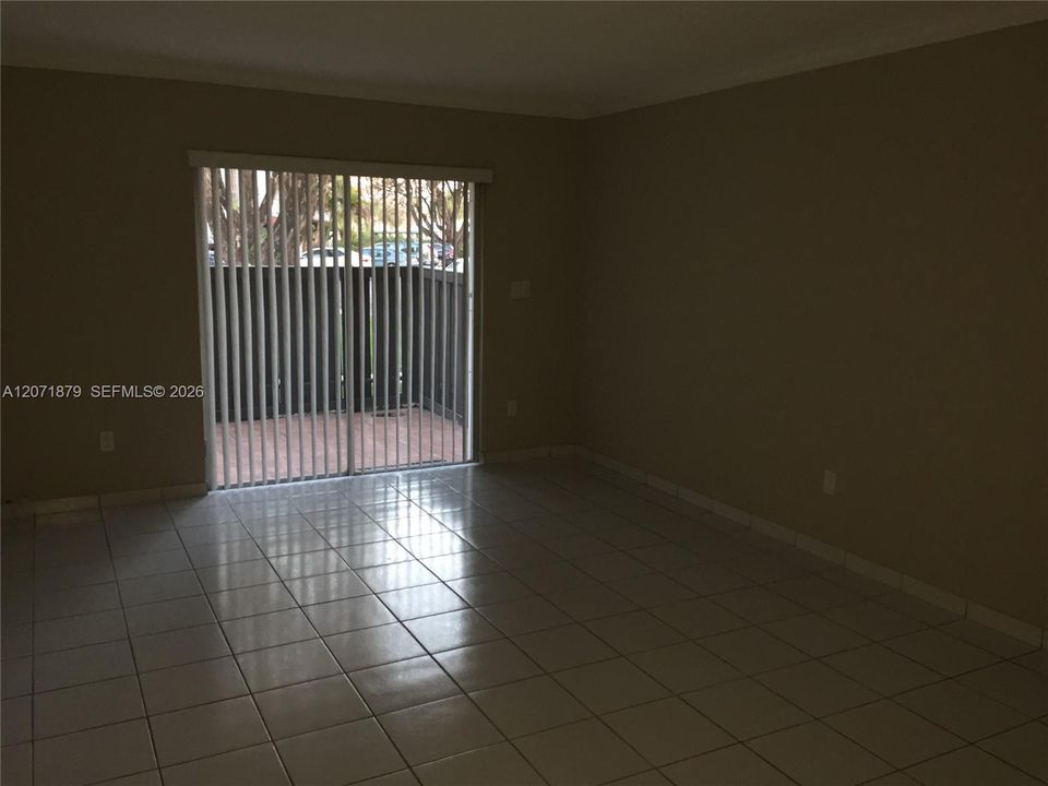 Active With Contract: $1,950 (1 beds, 1 baths, 709 Square Feet)