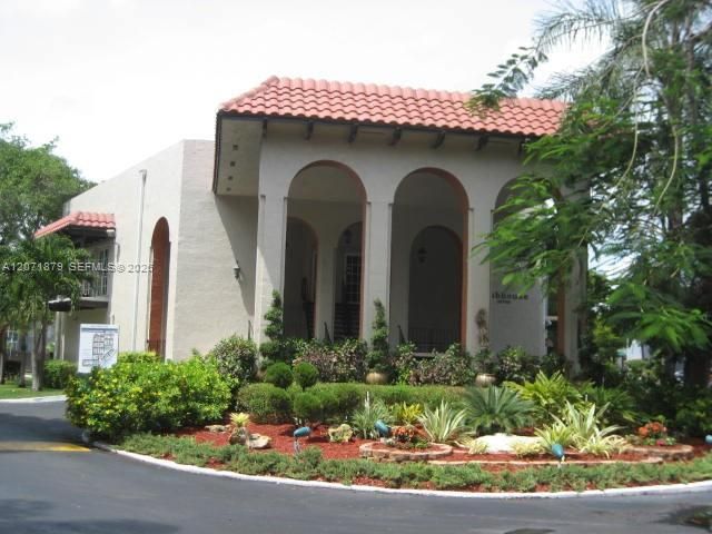 Active With Contract: $1,950 (1 beds, 1 baths, 709 Square Feet)