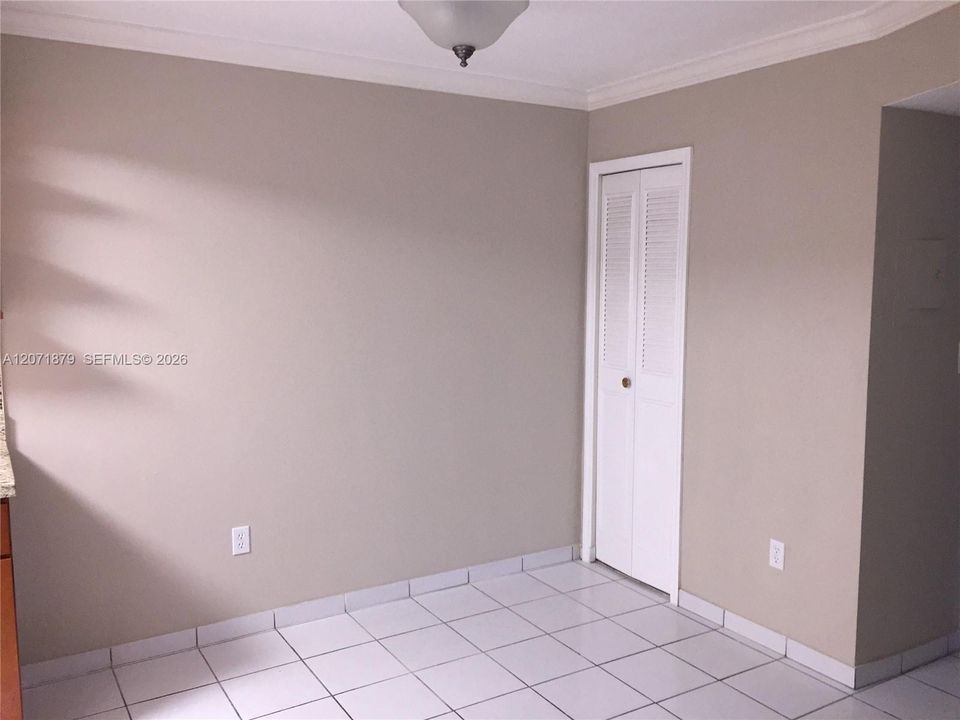 Active With Contract: $1,950 (1 beds, 1 baths, 709 Square Feet)