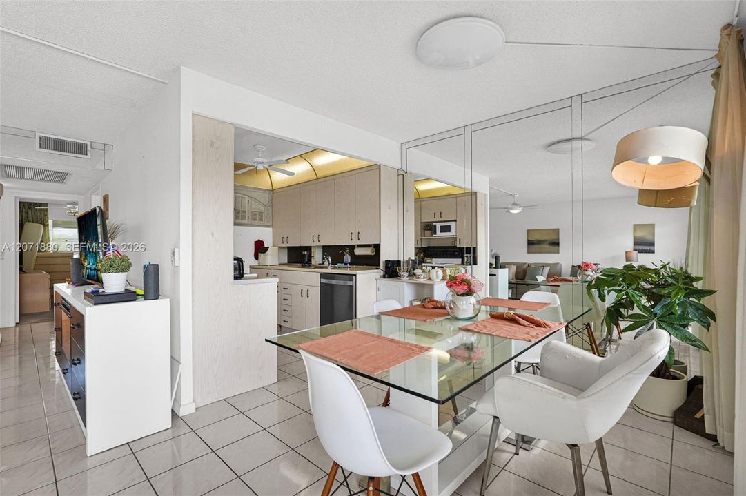 На продажу: $129,000 (2 спален, 1 ванн, 861 Квадратных фут)