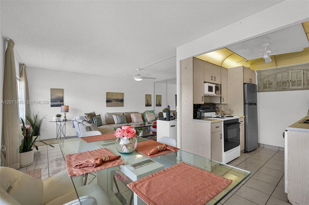 На продажу: $129,000 (2 спален, 1 ванн, 861 Квадратных фут)