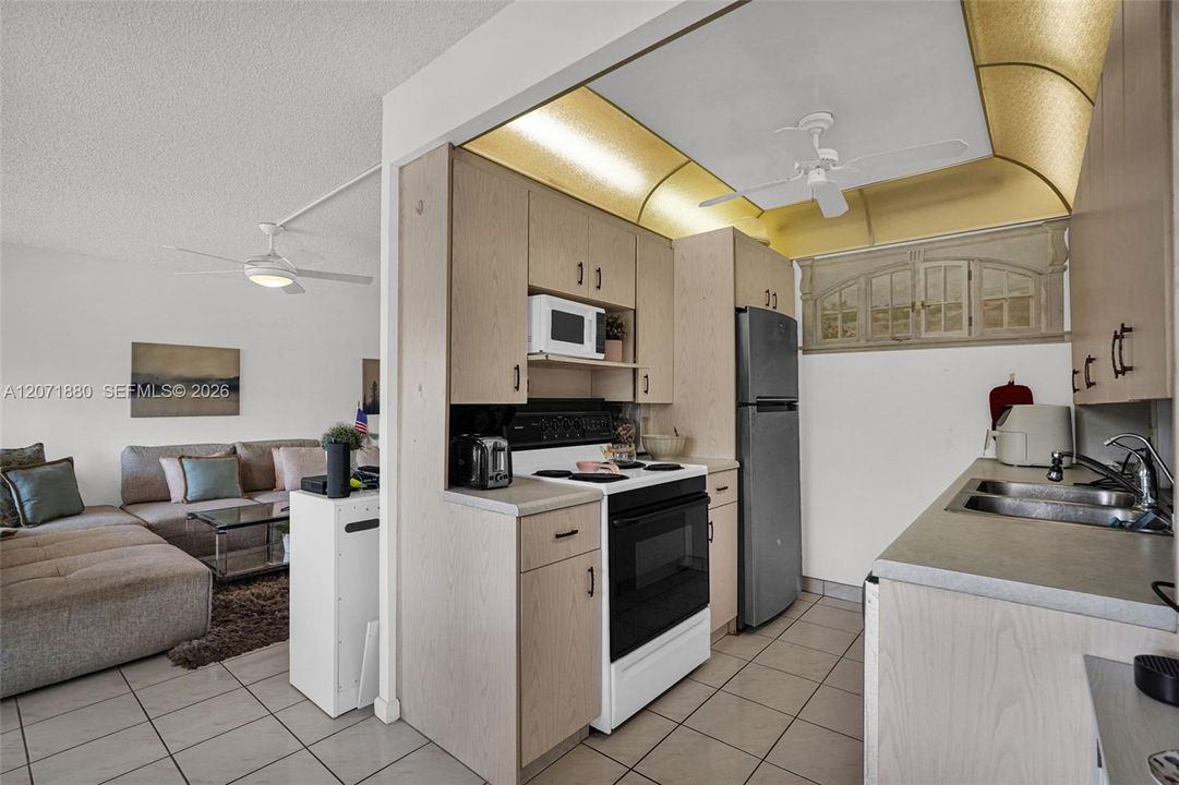 На продажу: $129,000 (2 спален, 1 ванн, 861 Квадратных фут)