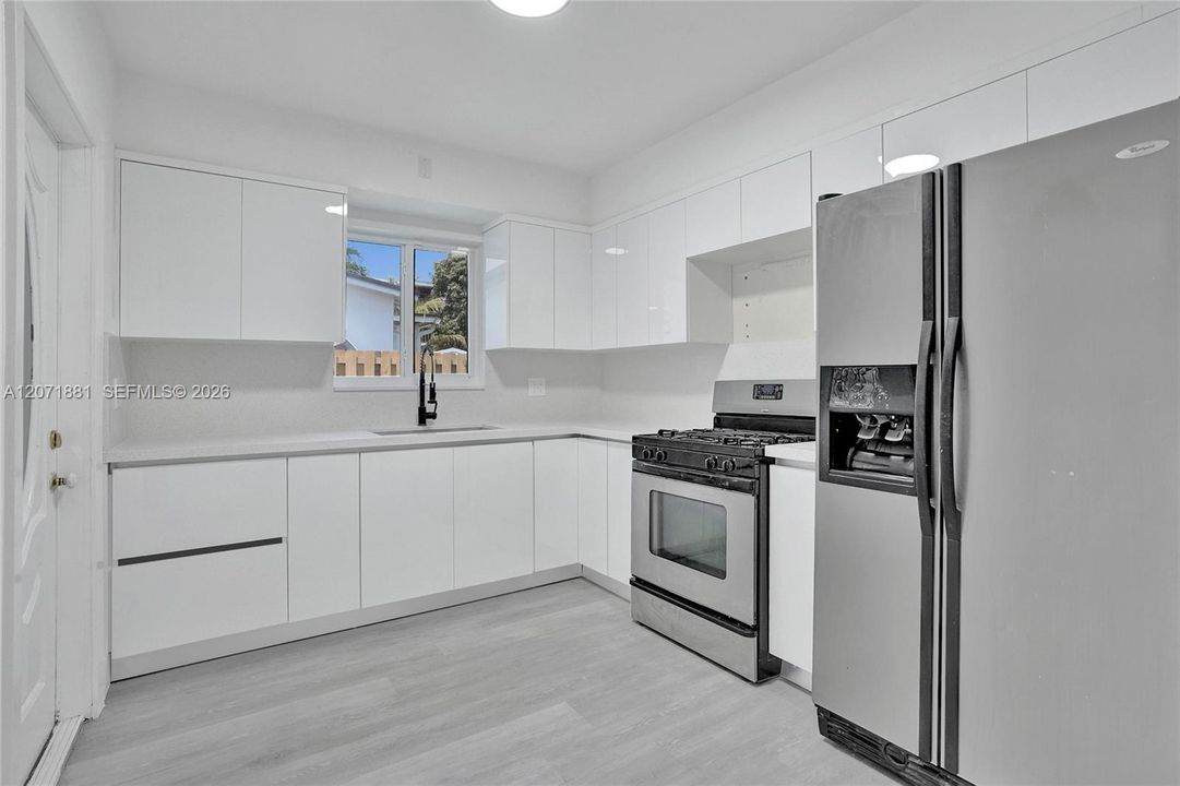 For Sale: $419,900 (3 beds, 1 baths, 1020 Square Feet)