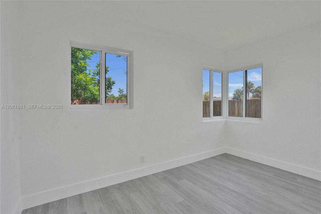 For Sale: $419,900 (3 beds, 1 baths, 1020 Square Feet)