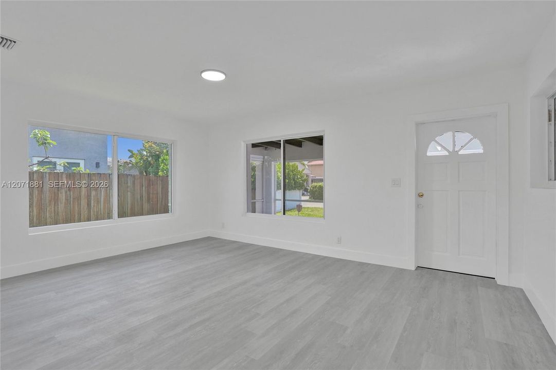 For Sale: $419,900 (3 beds, 1 baths, 1020 Square Feet)