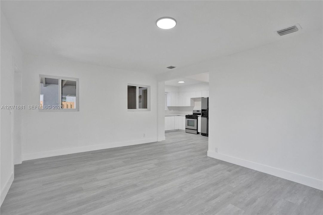 For Sale: $419,900 (3 beds, 1 baths, 1020 Square Feet)