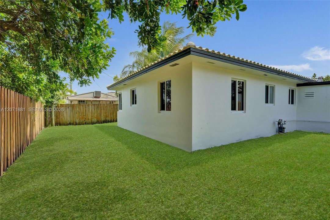 For Sale: $419,900 (3 beds, 1 baths, 1020 Square Feet)