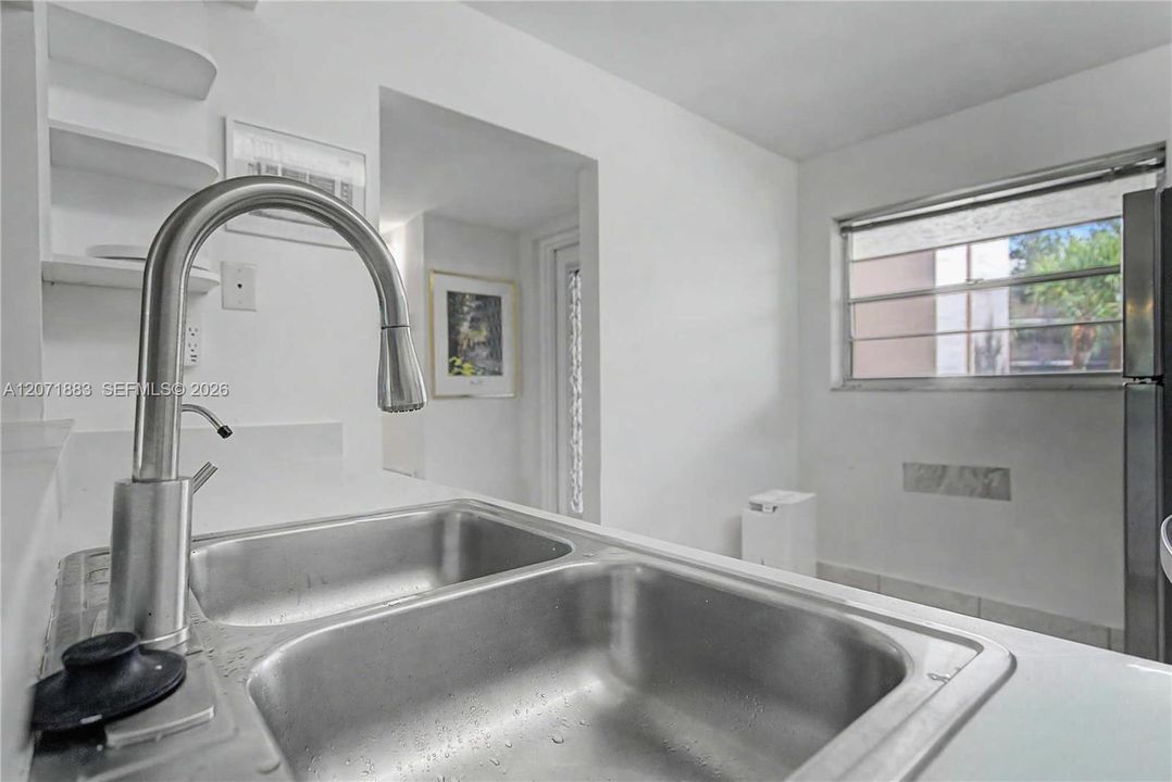 For Rent: $2,450 (3 beds, 2 baths, 1124 Square Feet)