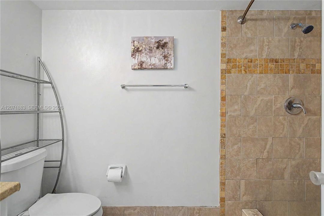 For Rent: $2,450 (3 beds, 2 baths, 1124 Square Feet)