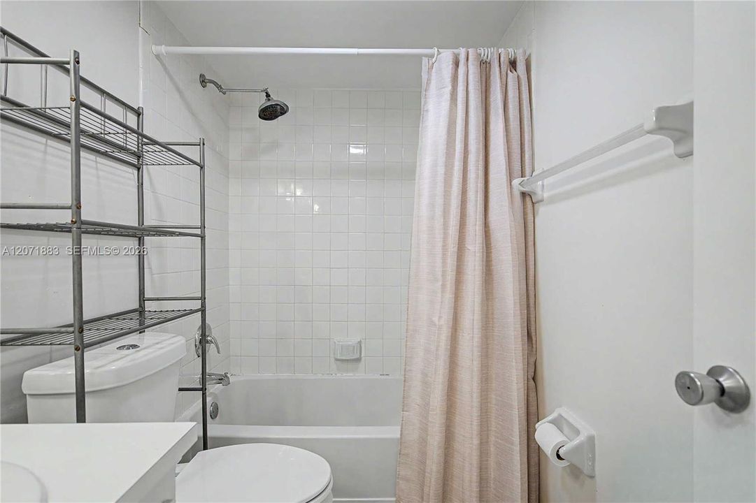For Rent: $2,450 (3 beds, 2 baths, 1124 Square Feet)