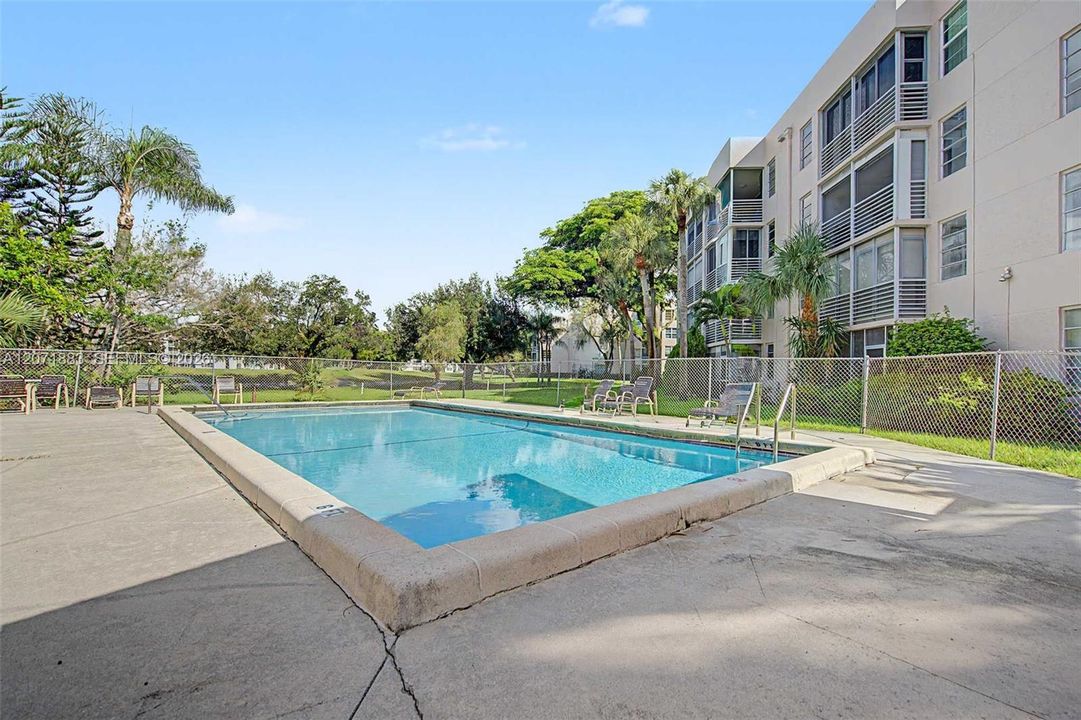 For Rent: $2,450 (3 beds, 2 baths, 1124 Square Feet)