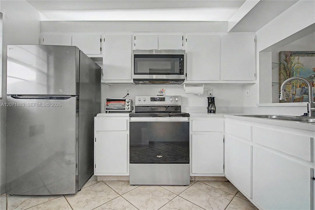 For Rent: $2,450 (3 beds, 2 baths, 1124 Square Feet)