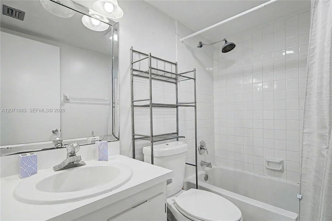 For Rent: $2,450 (3 beds, 2 baths, 1124 Square Feet)