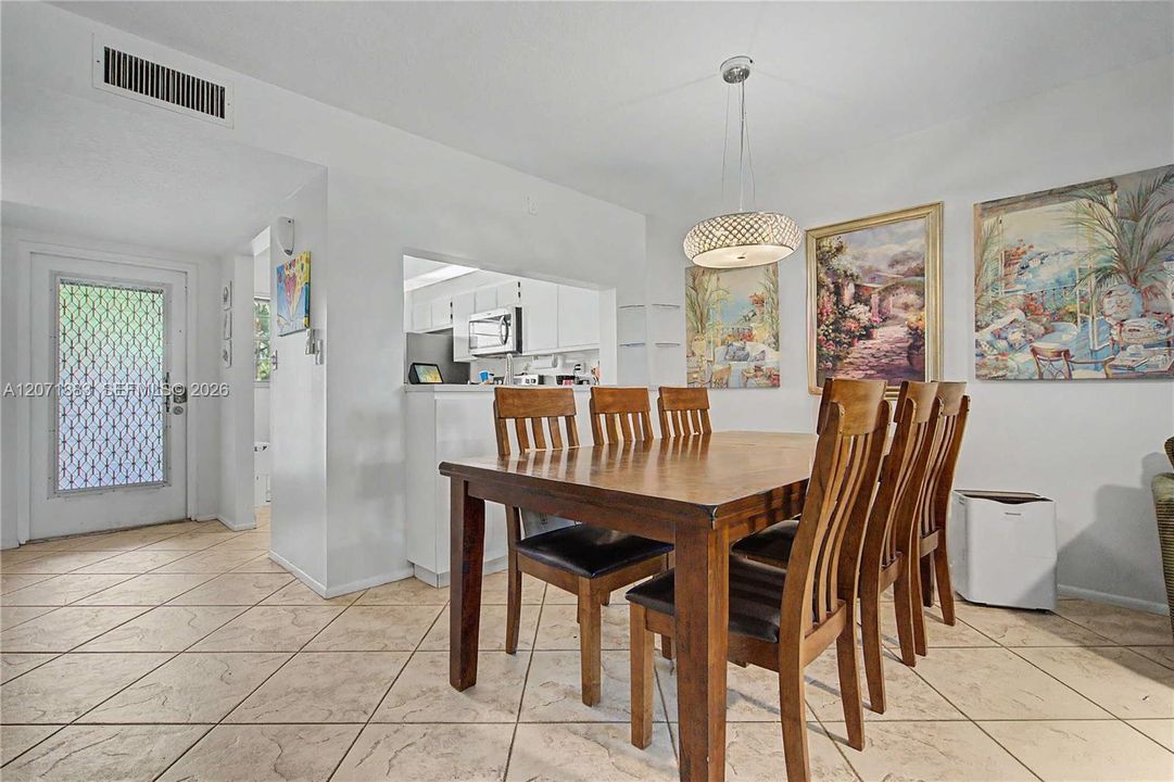 For Rent: $2,450 (3 beds, 2 baths, 1124 Square Feet)