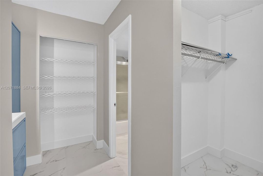 MASTER BEDROOM WALKIN CLOSET
