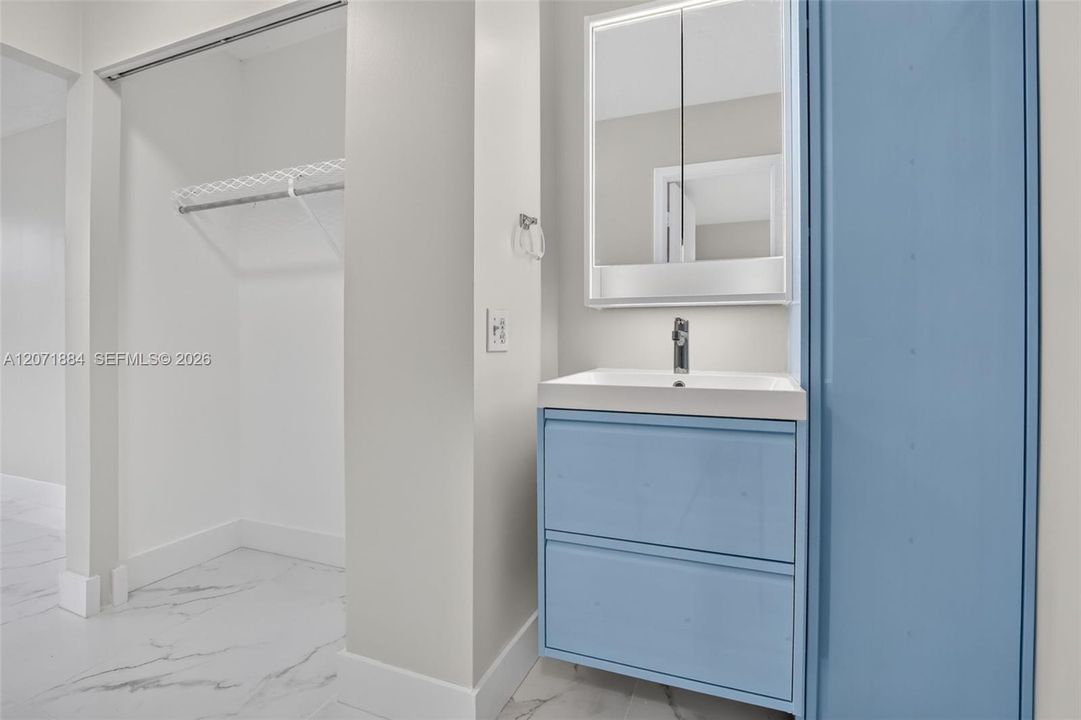 MASTER BEDROOM CLOSET