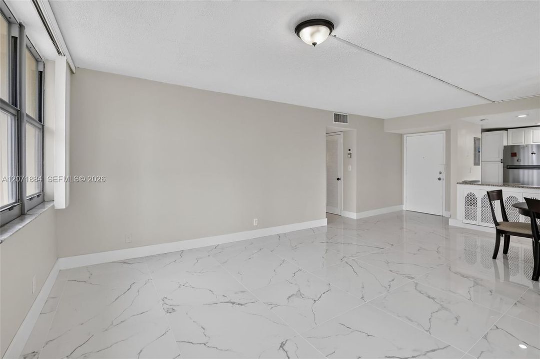 LIVING ROOM AREA