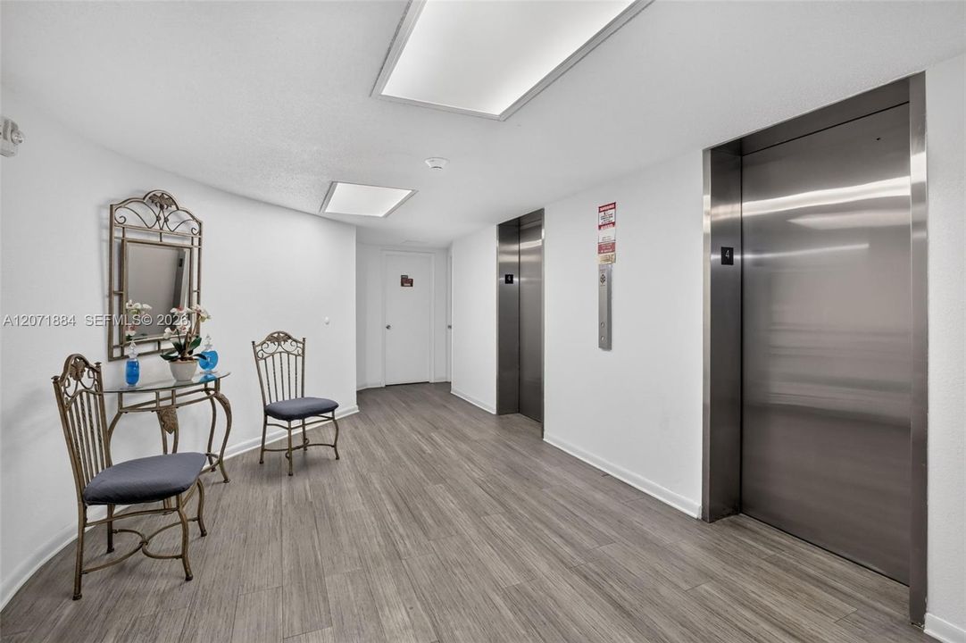 4TH FLOOR LOBBY