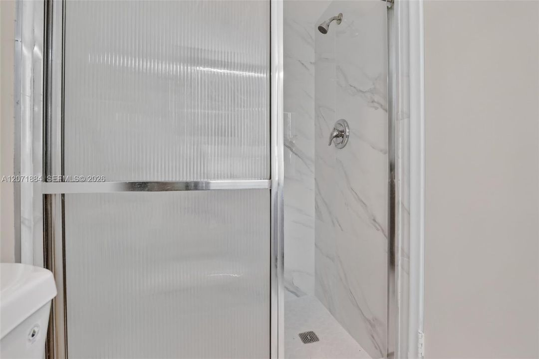 BATHROOM WALKIN SHOWER