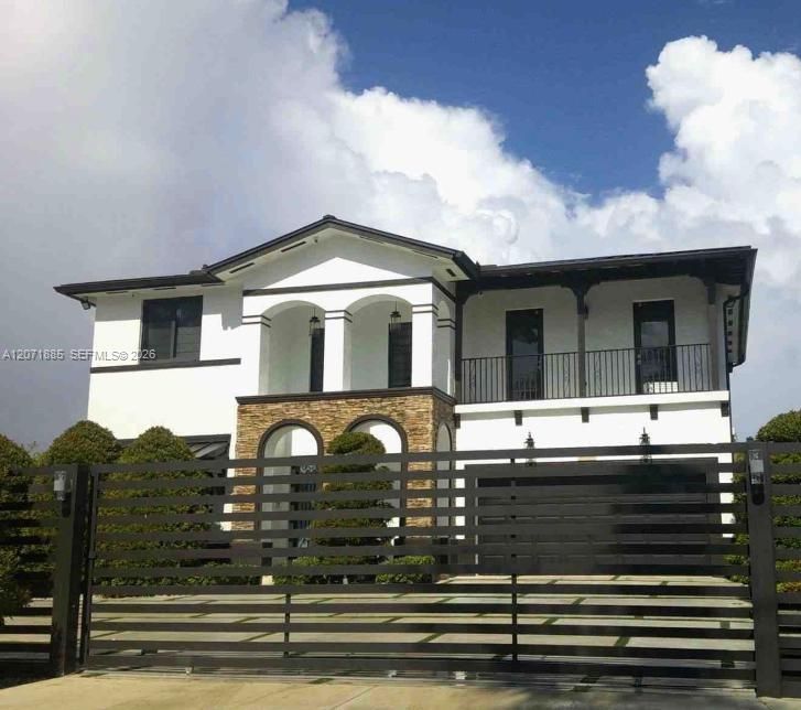 For Rent: $7,300 (5 beds, 4 baths, 2612 Square Feet)