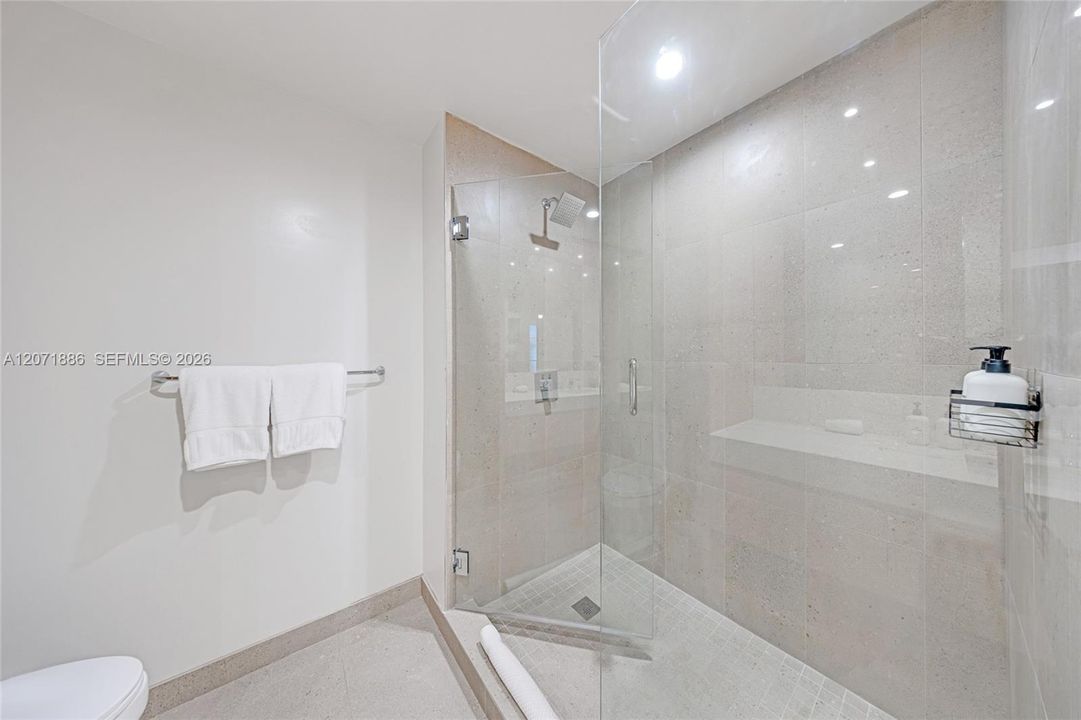For Rent: $3,300 (1 beds, 1 baths, 539 Square Feet)