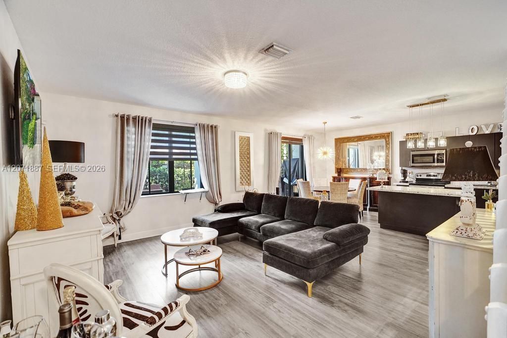 For Sale: $489,000 (3 beds, 2 baths, 1806 Square Feet)