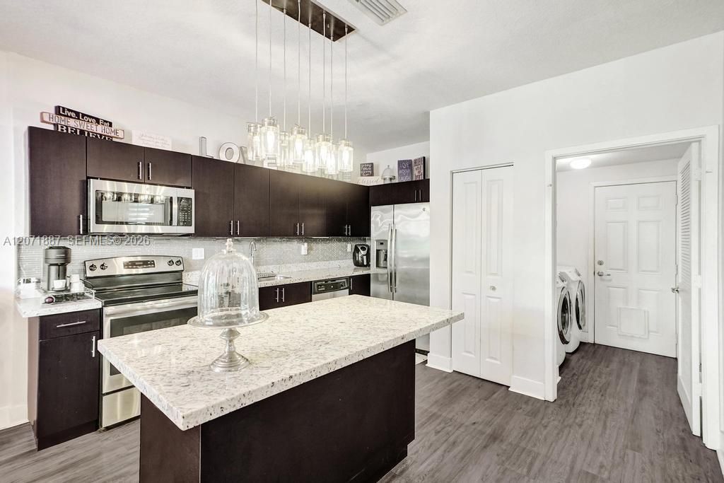 For Sale: $489,000 (3 beds, 2 baths, 1806 Square Feet)