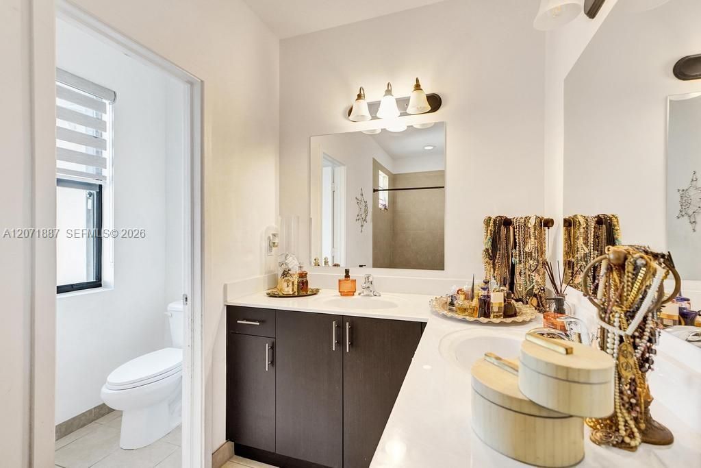 For Sale: $489,000 (3 beds, 2 baths, 1806 Square Feet)