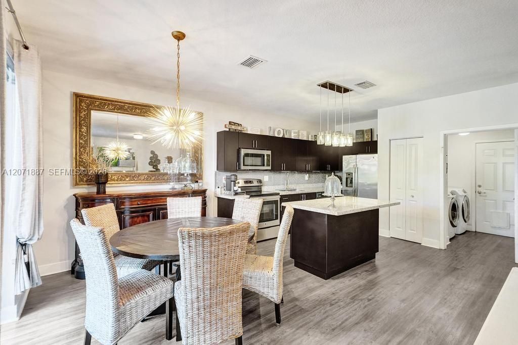 For Sale: $489,000 (3 beds, 2 baths, 1806 Square Feet)