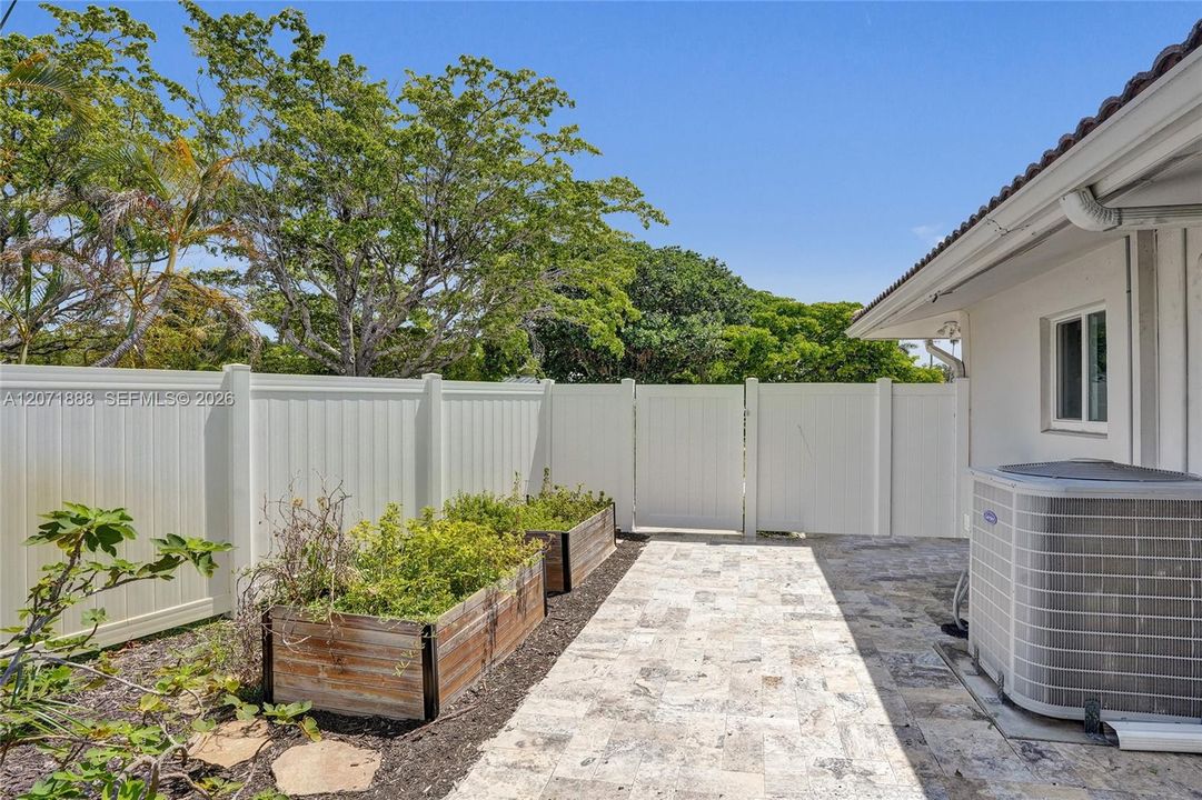 For Sale: $1,349,900 (3 beds, 2 baths, 1709 Square Feet)