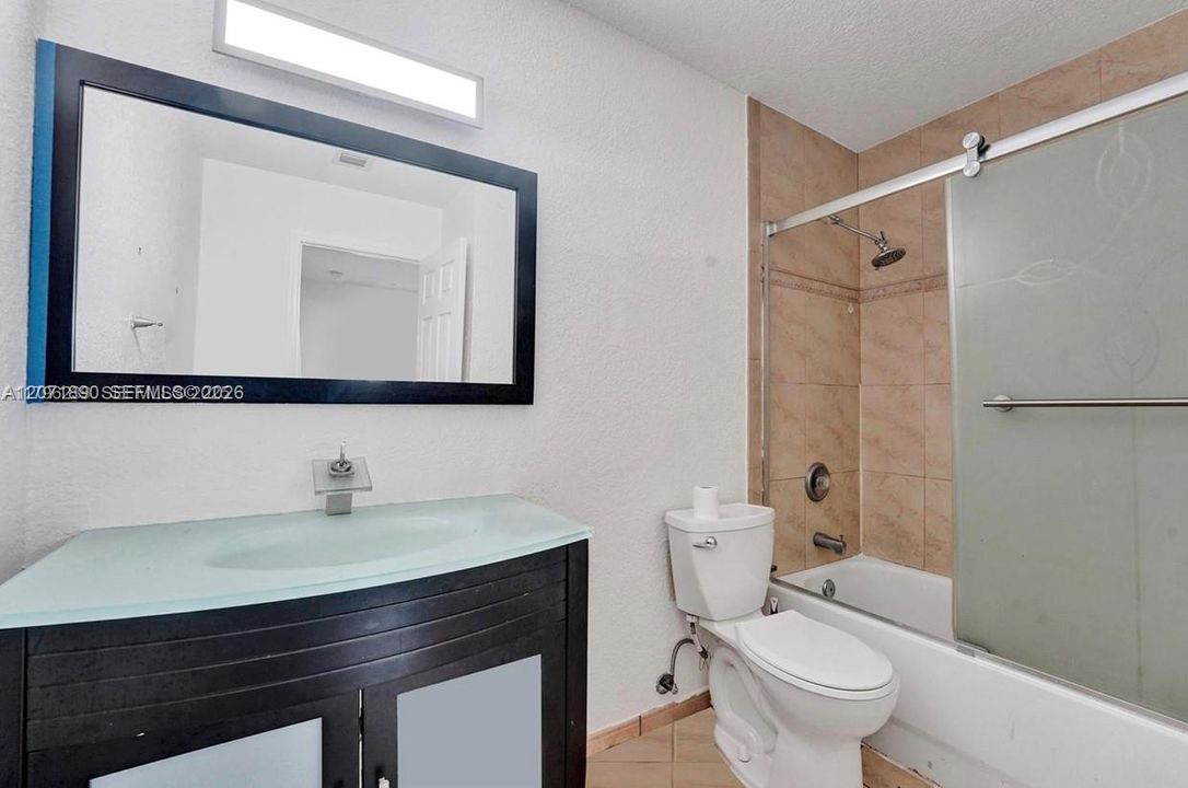 For Rent: $3,200 (3 beds, 2 baths, 1100 Square Feet)
