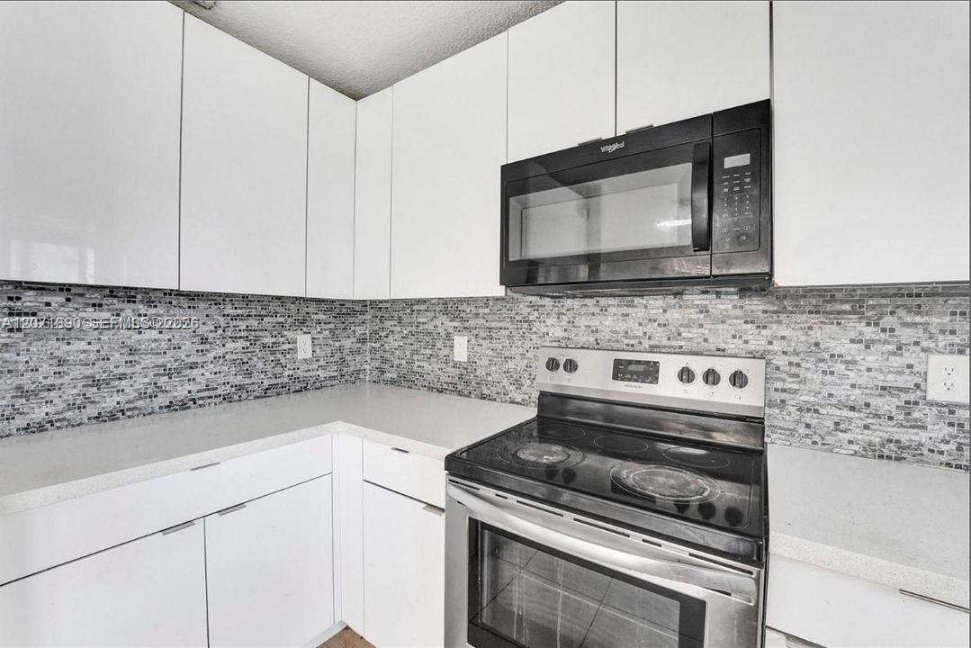 For Rent: $3,200 (3 beds, 2 baths, 1100 Square Feet)