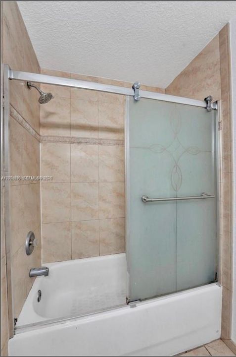 For Rent: $3,200 (3 beds, 2 baths, 1100 Square Feet)