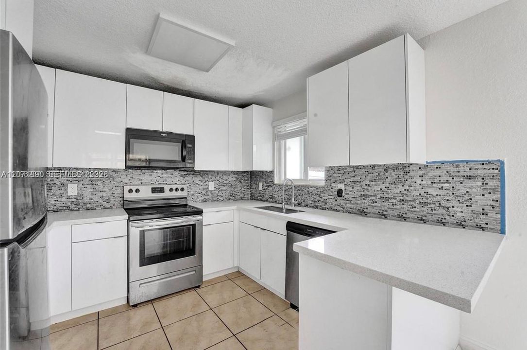 For Rent: $3,200 (3 beds, 2 baths, 1100 Square Feet)