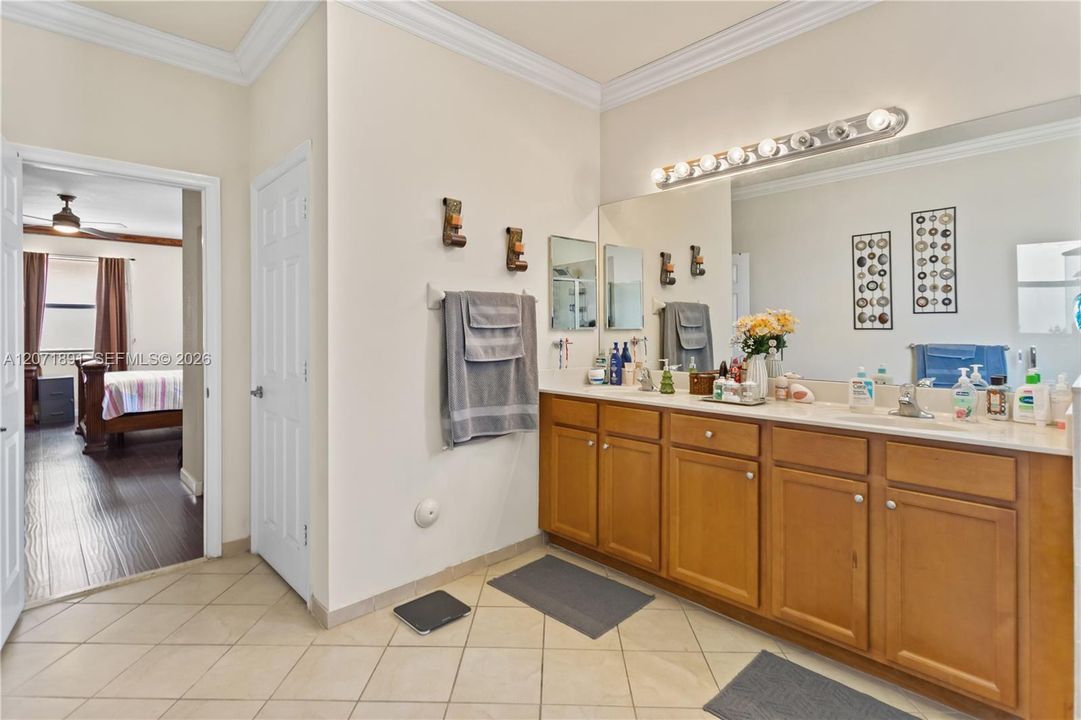 En Venta: $625,000 (3 camas, 2 baños, 2573 Pies cuadrados)