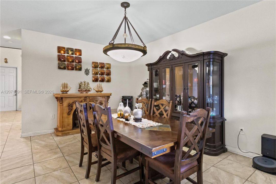 En Venta: $625,000 (3 camas, 2 baños, 2573 Pies cuadrados)