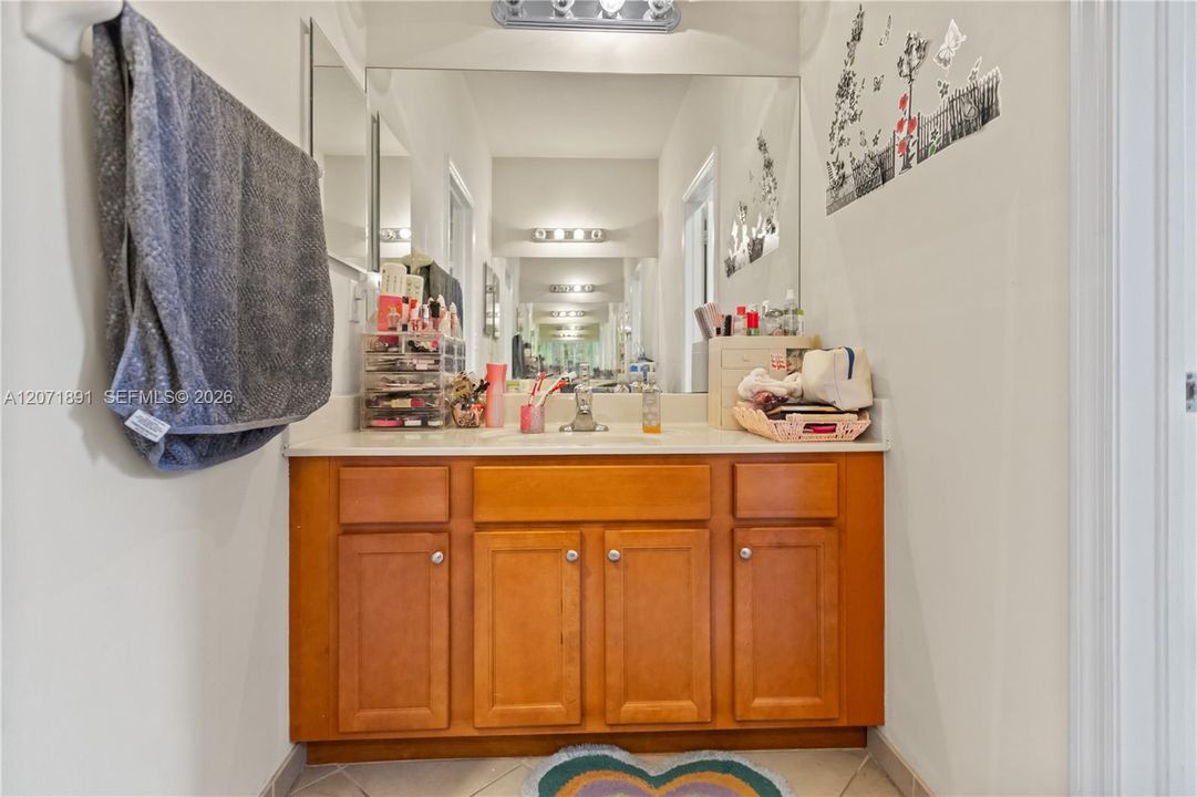 En Venta: $625,000 (3 camas, 2 baños, 2573 Pies cuadrados)