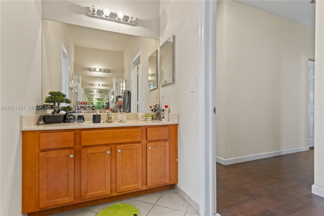 En Venta: $625,000 (3 camas, 2 baños, 2573 Pies cuadrados)