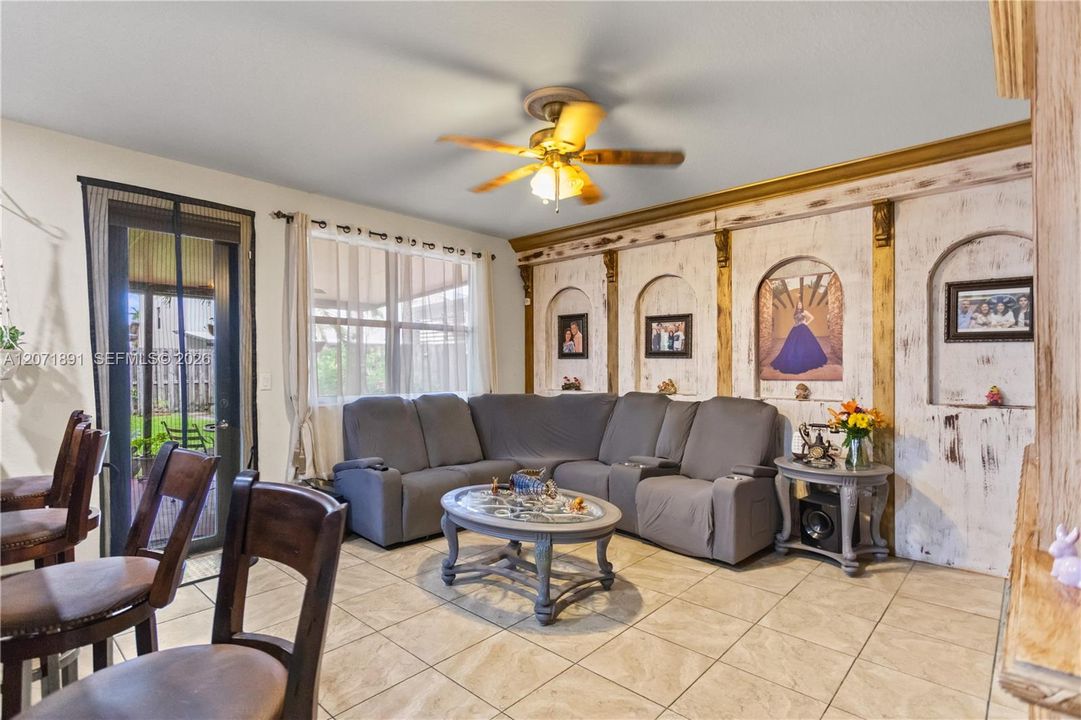 En Venta: $625,000 (3 camas, 2 baños, 2573 Pies cuadrados)