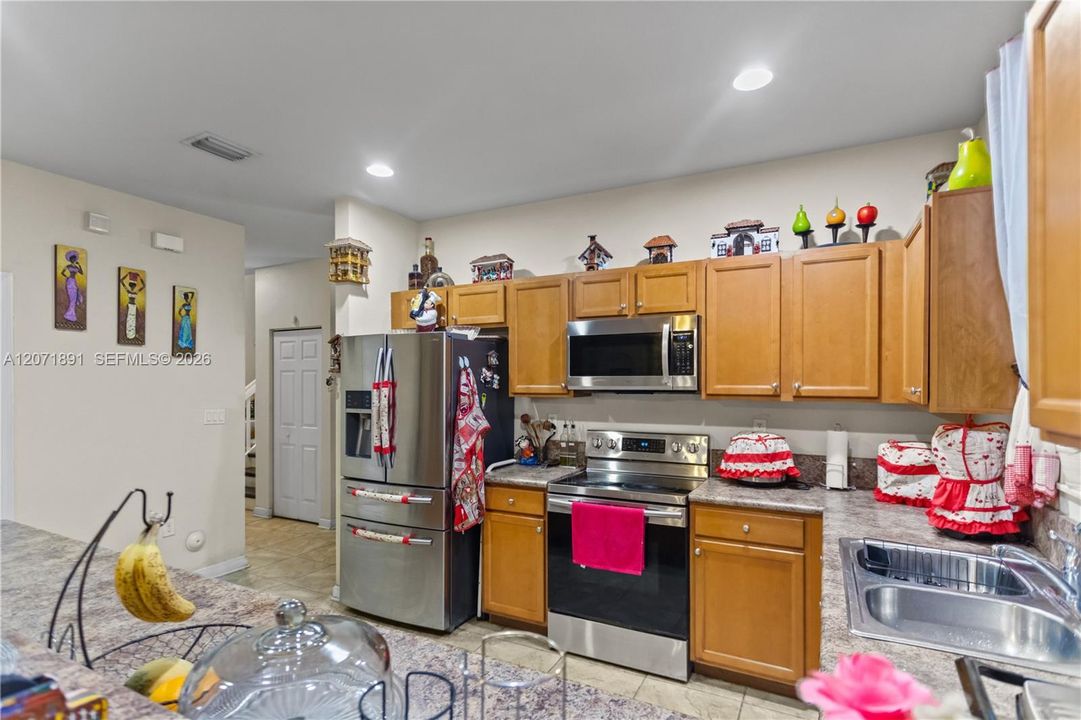 En Venta: $625,000 (3 camas, 2 baños, 2573 Pies cuadrados)