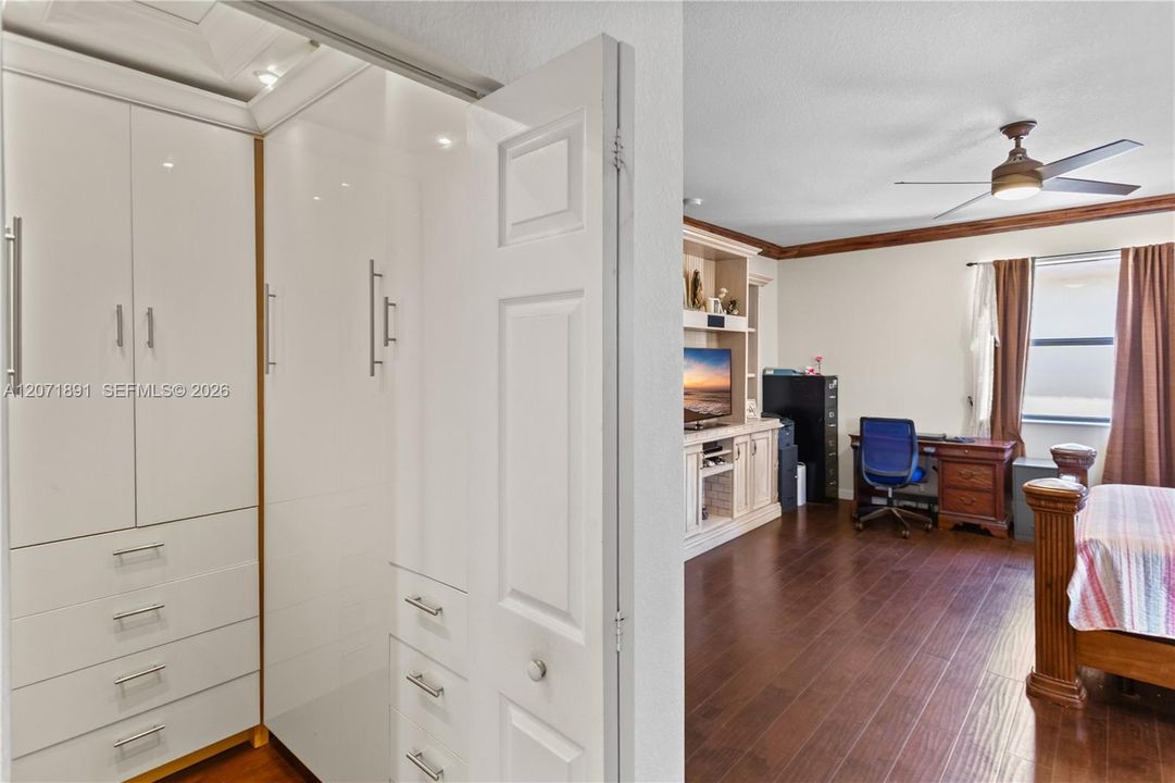 En Venta: $625,000 (3 camas, 2 baños, 2573 Pies cuadrados)